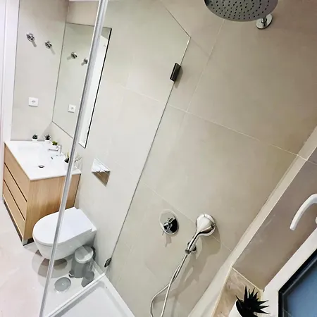 Luxury Rooms, Location For Tourists 旅馆 *