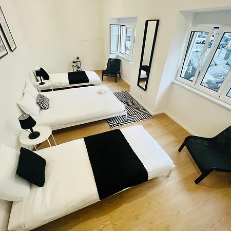 ホステル Luxury Rooms, Location For Tourists